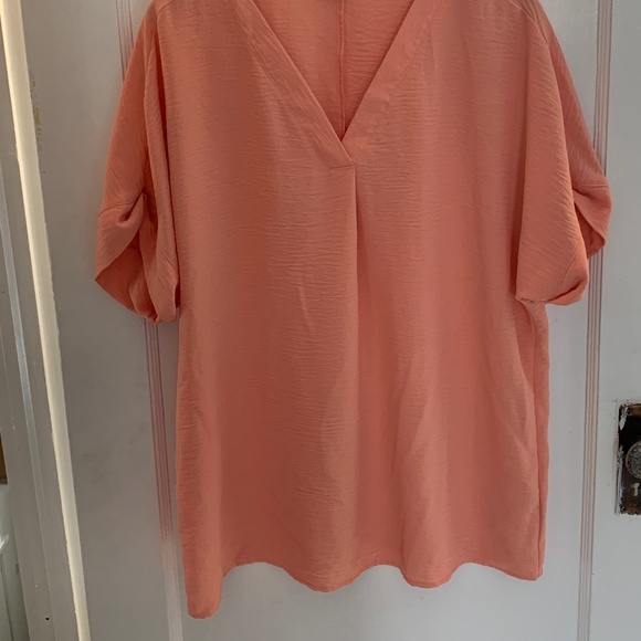 NEW NEVER WORN Beautiful peach / light coral flowy v-neck blouse - Picture 4 of 7